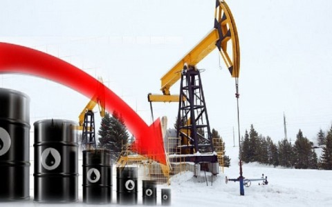 Giá xăng dầu hôm nay 4/12: Chịu nhiều sức ép, dầu tiếp tục giảm